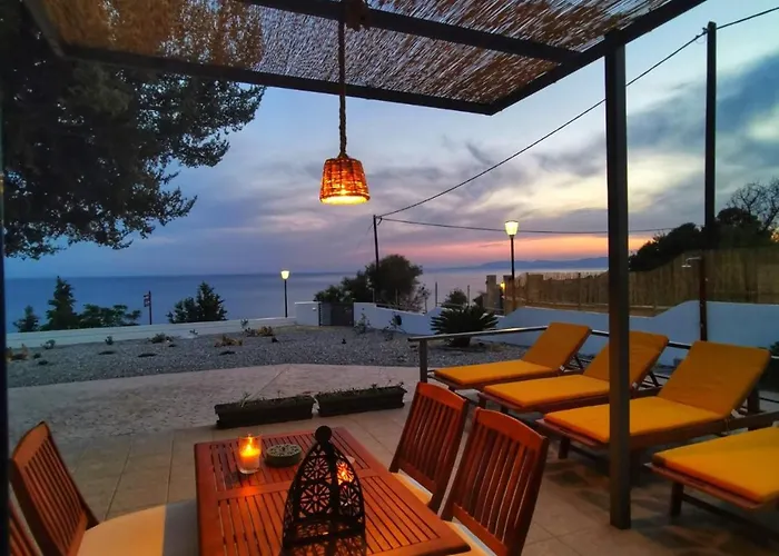 Alexandra'S Sea Front Villa